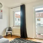 Banksy Apartment - Art & Fun Mit 2 Balkonen - 6 Betten
